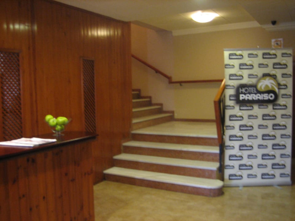 Amplia Escalera  Hotel Paraíso