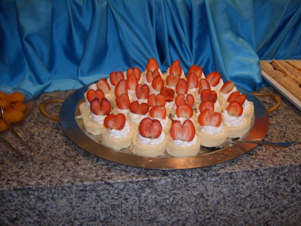 Buffet Lara Barut Collection