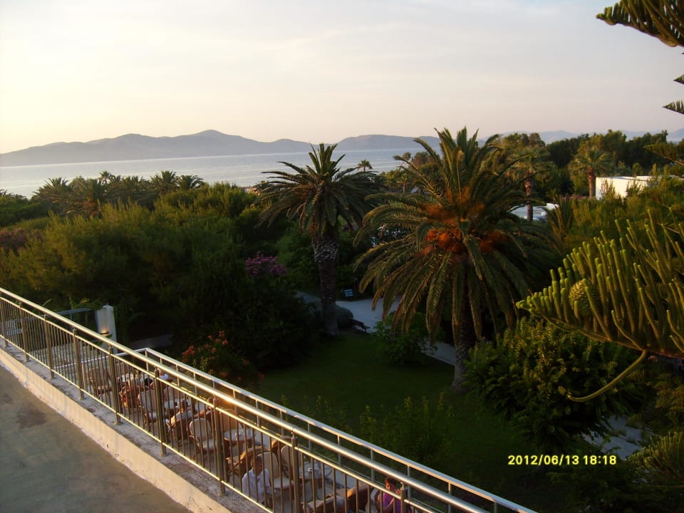 Widok z tarasu Caravia Beach Hotel