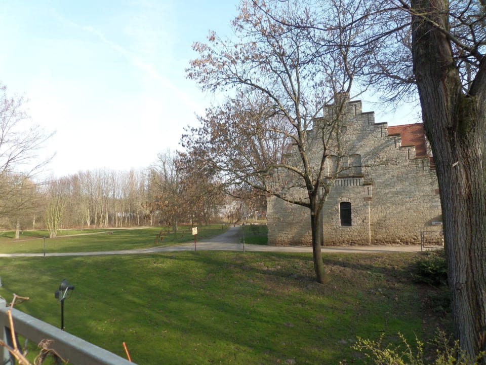 Blick in den Schloßpark Schloßhotel Schkopau
