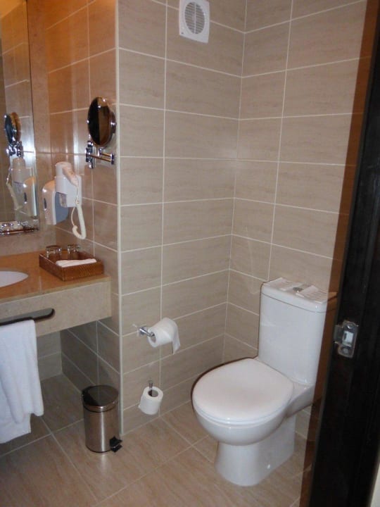 Bad im Familienzimmer Jaz Makadi Oasis Resort