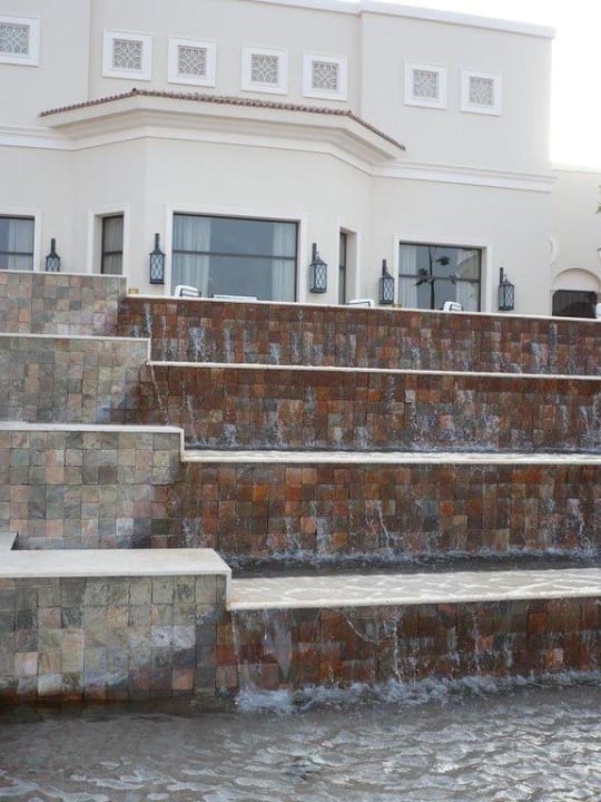 Kaskada wodna przy budynku głównym JAZ Aquamarine Resort