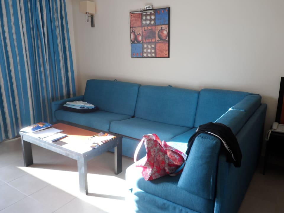 Die Sitzgarnitur ist echt großzügig ausgefallen Hotel Las Costas