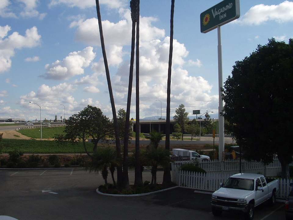 Parkplatz vor dem Vagabond inn Hotel Vagabond Inn Costa Mesa
