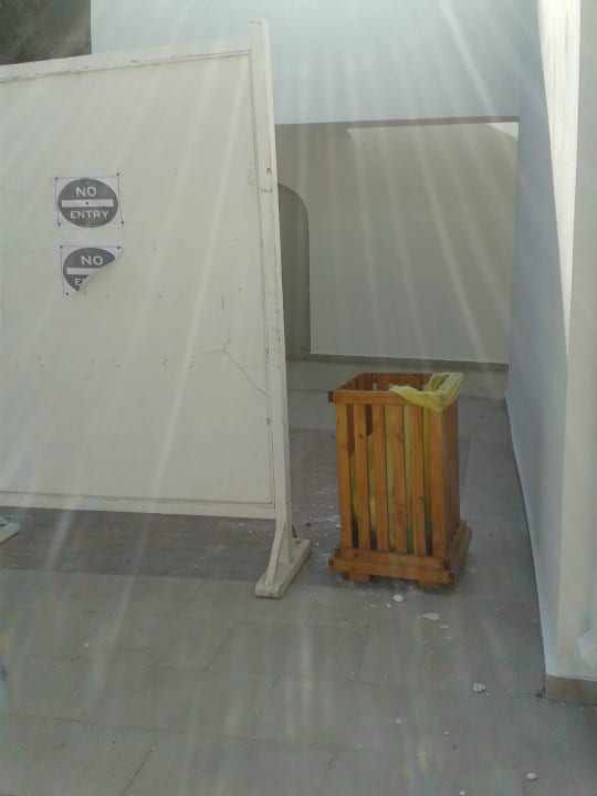 Abgesperrter Weg zum Strand Lindos Village Resort & Spa - Adults only