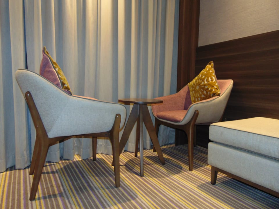 Zimmer Hampton By Hilton Dubai Airport