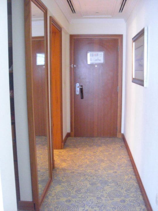 Flur im Zimmer Hotel Le Meridien Al Aqah Beach Resort