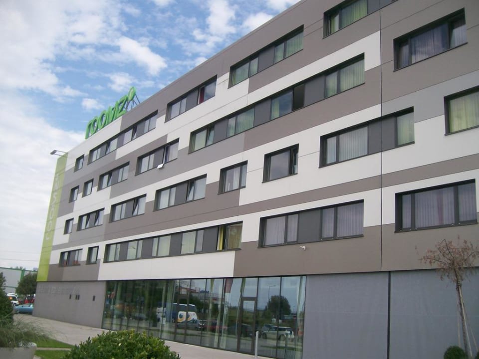 Hotel von außen PLAZA INN Wien Gasometer