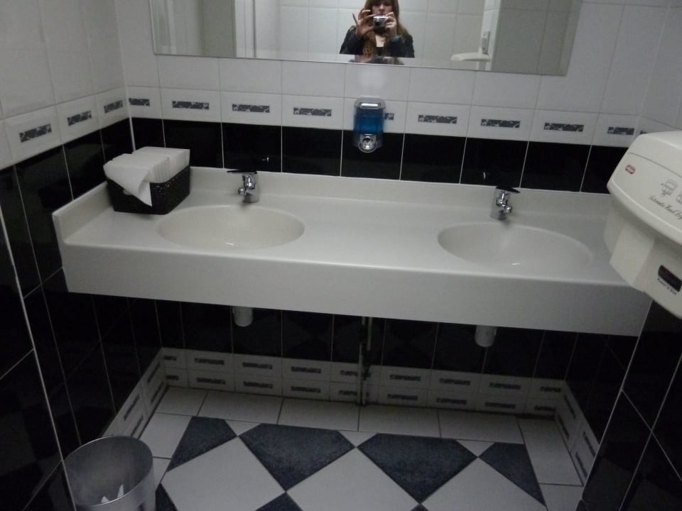 Badezimmer in der Lobby Phoenix Hotel