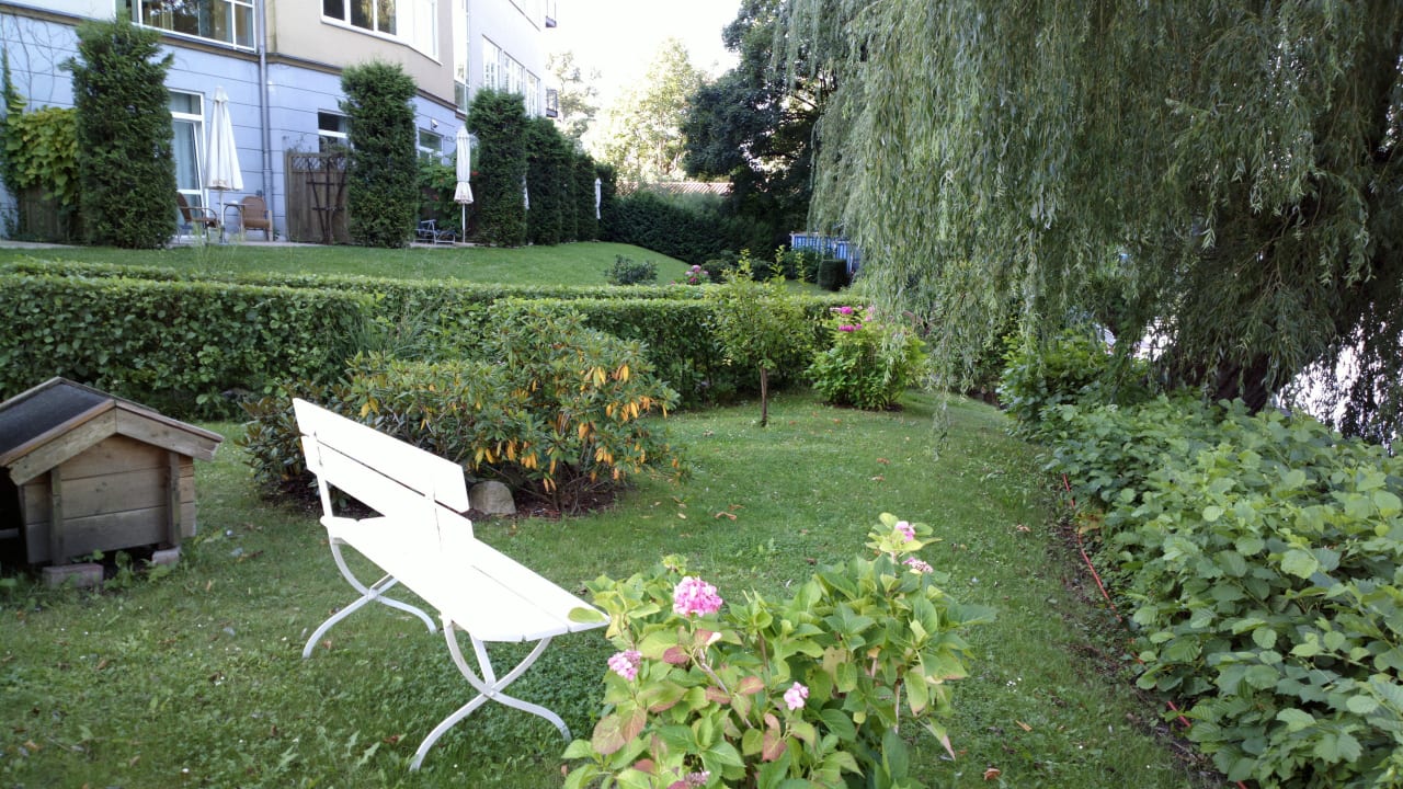 Blick zu den Terrassen Hotel Seegasthof im Volkshaus
