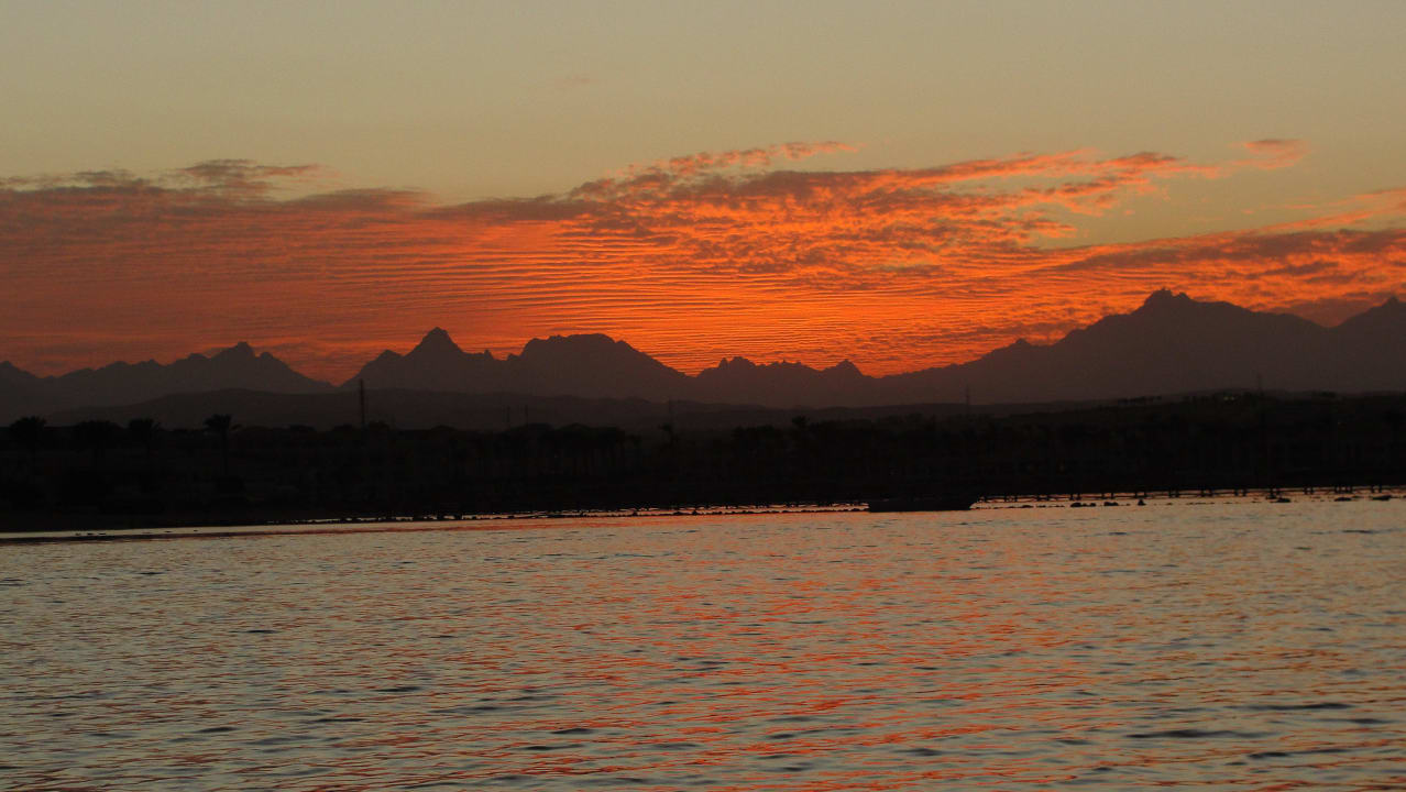 Закат с пирса отеля Stella Beach Resort & Spa Makadi Bay