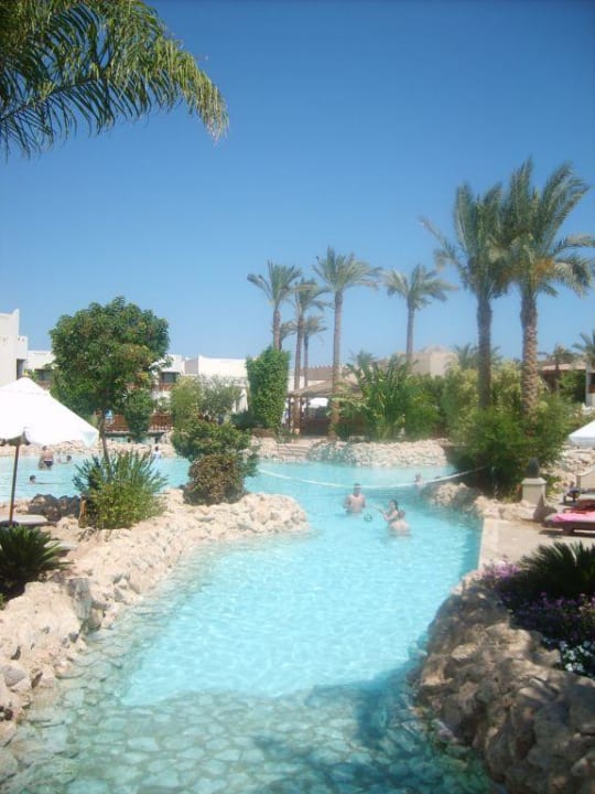 Pool mit dem Volleyballnetz Ghazala Gardens