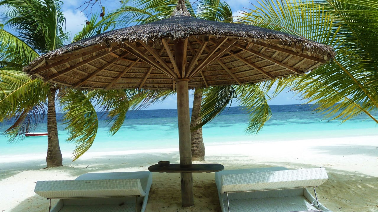 Liegen bei der Strandbar ananea Diamonds Athuruga