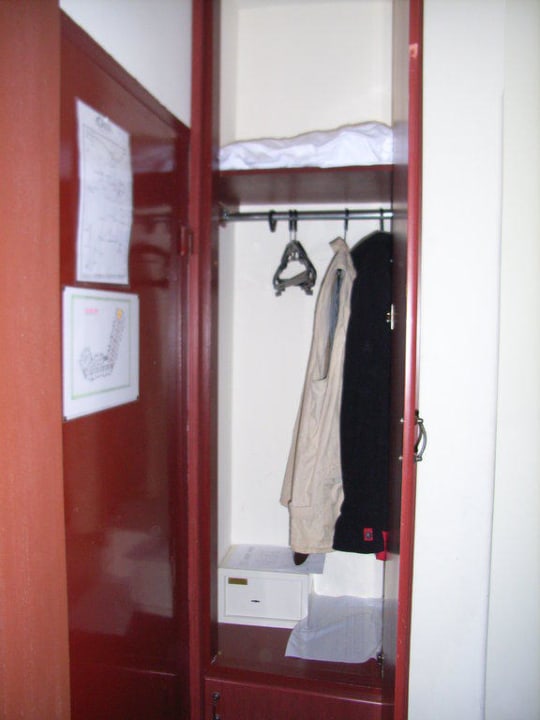 Der großzügige "Kleiderschrank" Hotel Gomeda