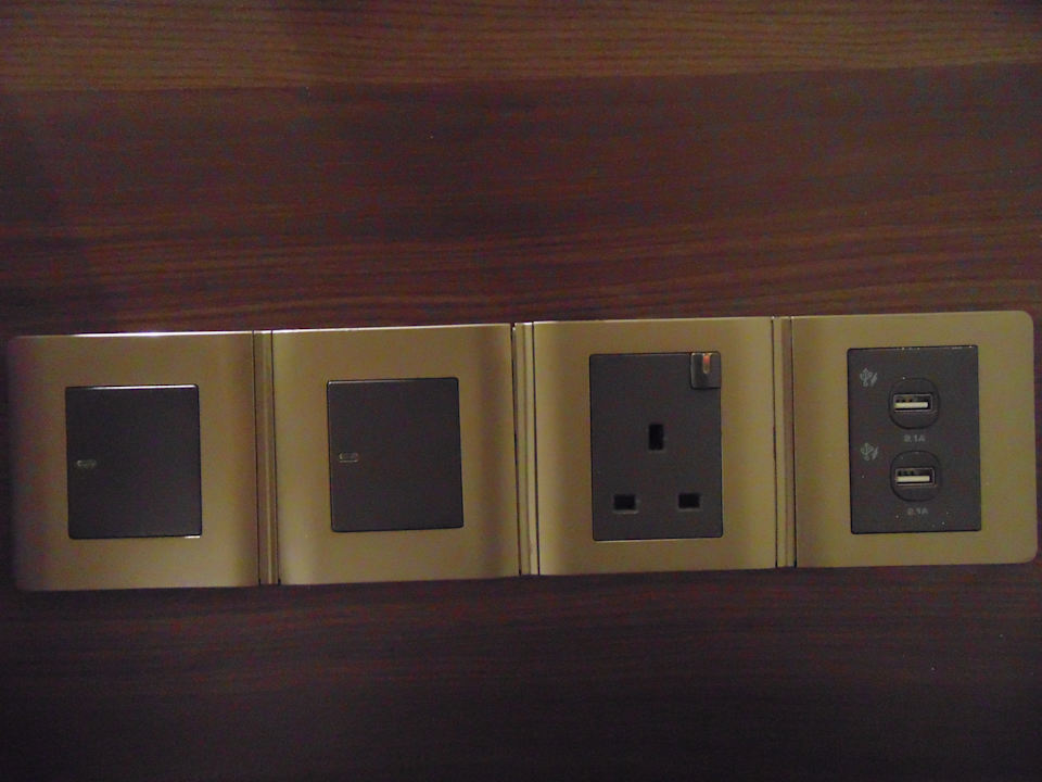 Zimmer Hampton By Hilton Dubai Airport