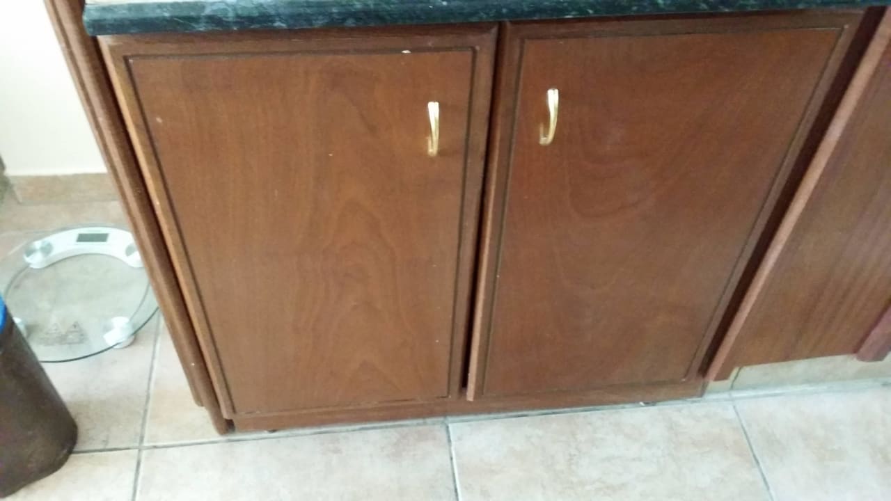 Schiefe Türen am Schrank Sultan Gardens Resort