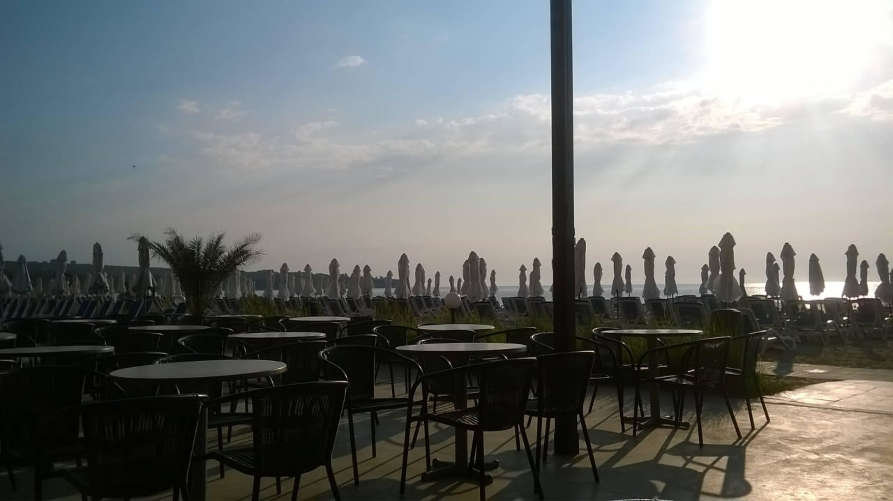 Przed barem Sol Luna Bay