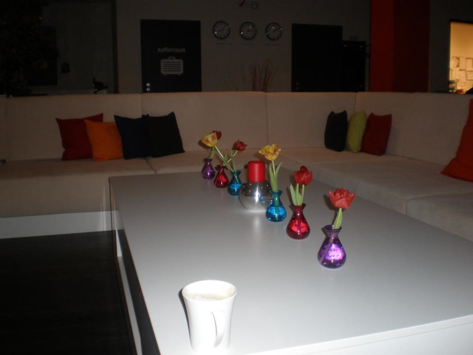 Eines der unzähligen Sitzecken Friendly Cityhotel Oktopus