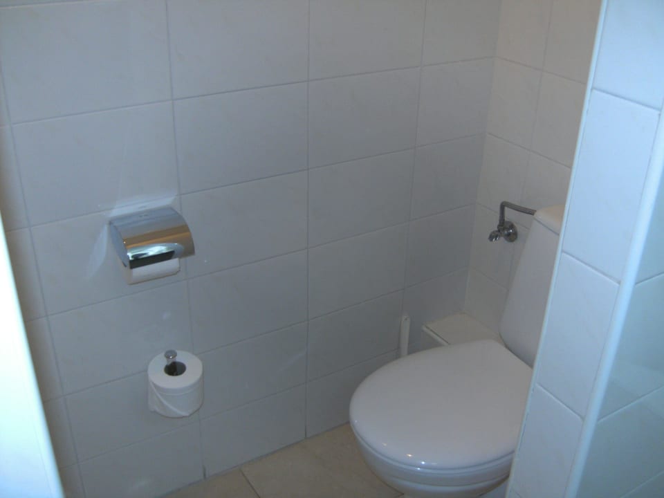 Bad (gegenüber ist ein Bidet) Hotel Riu Bravo