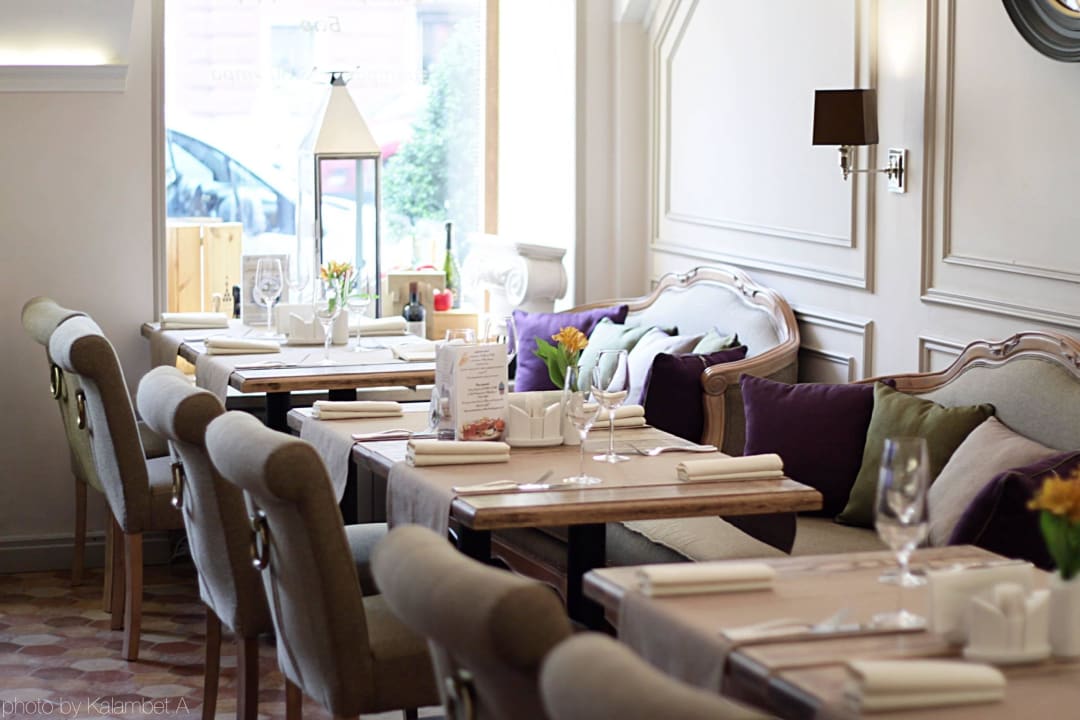 Изысканный ресторан Villa Aston Hotel Aston