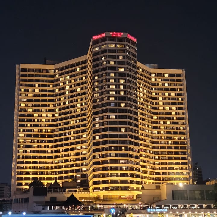 Außenansicht Royal Orchid Sheraton Hotel & Towers