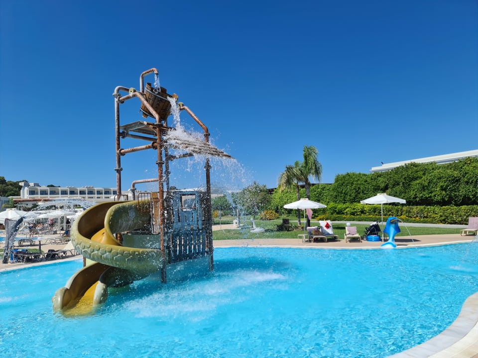 Pool Asterias Beach Resort