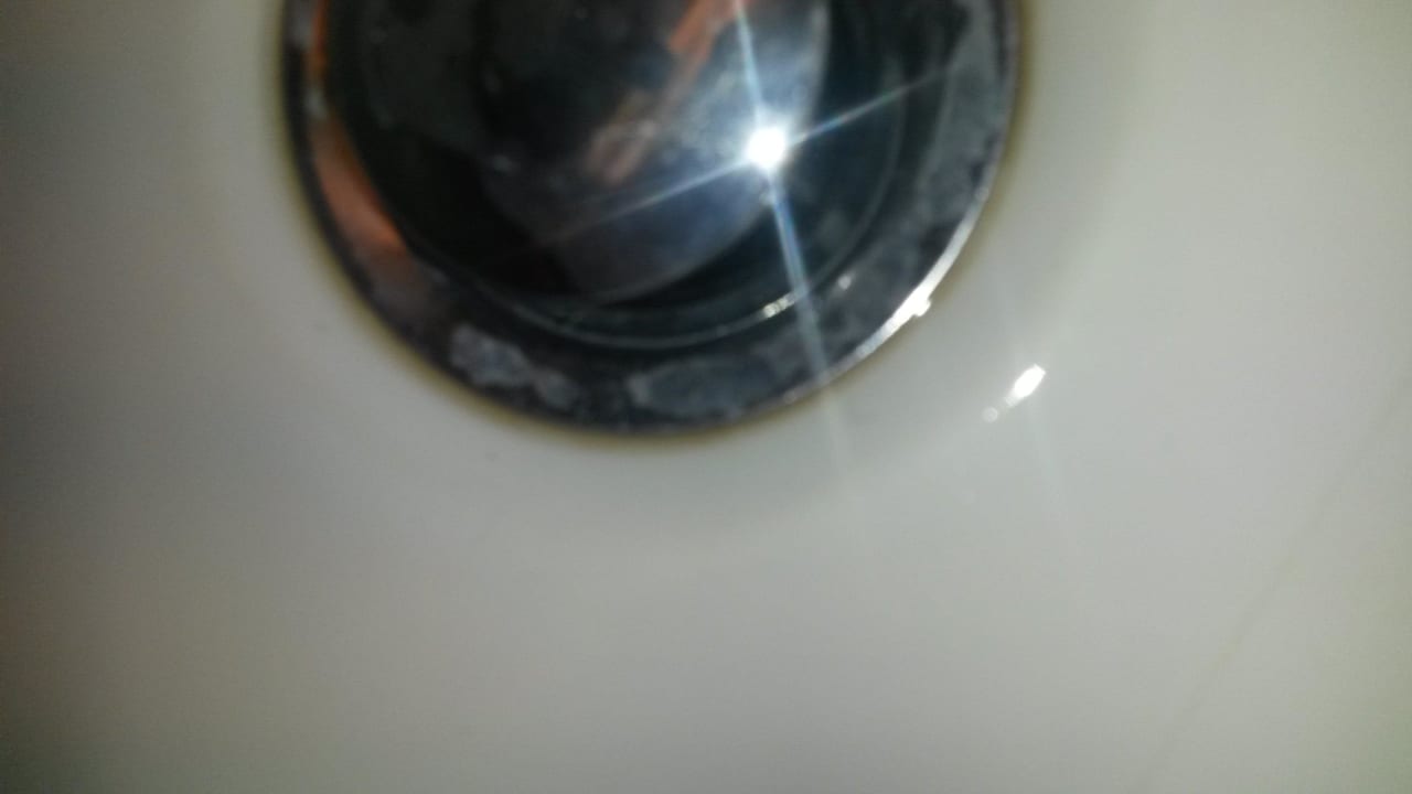 Vergammelter Abfluss im Waschbecken PLAZA Premium Timmendorfer Strand