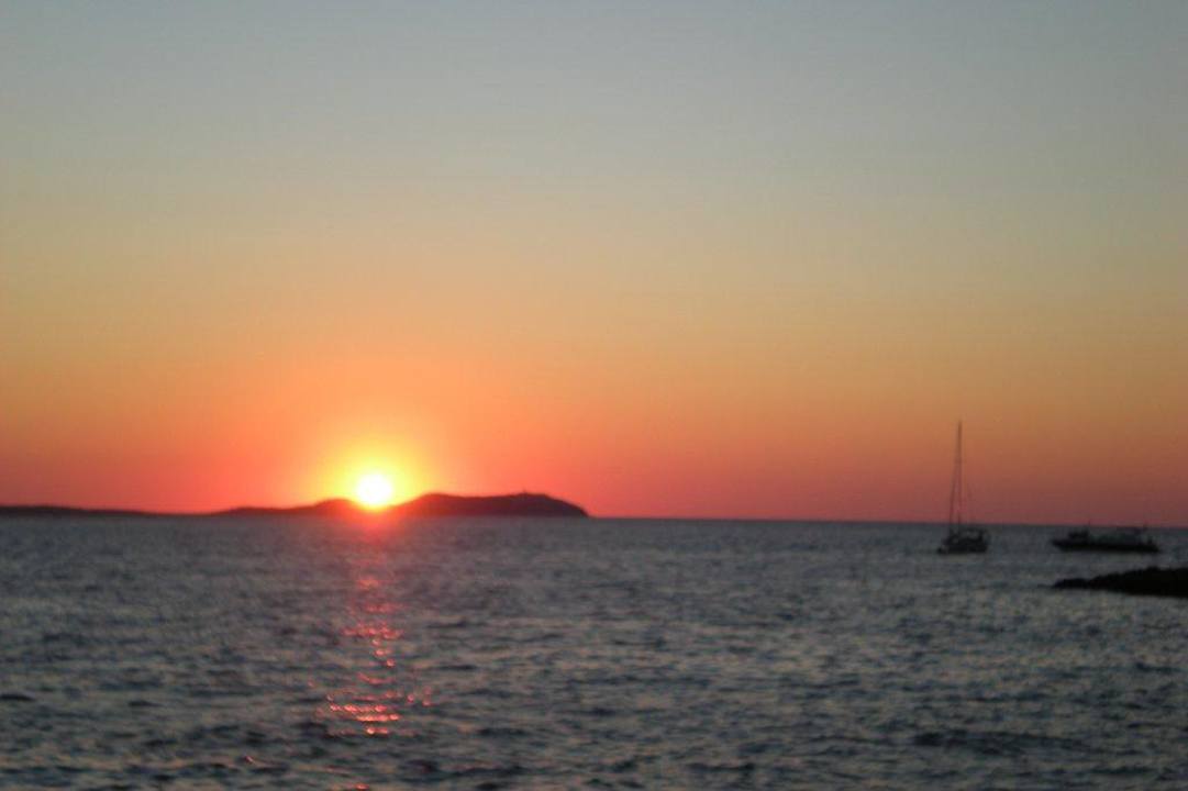 Sonnenuntergang am Hotelstrand Hotel Osiris