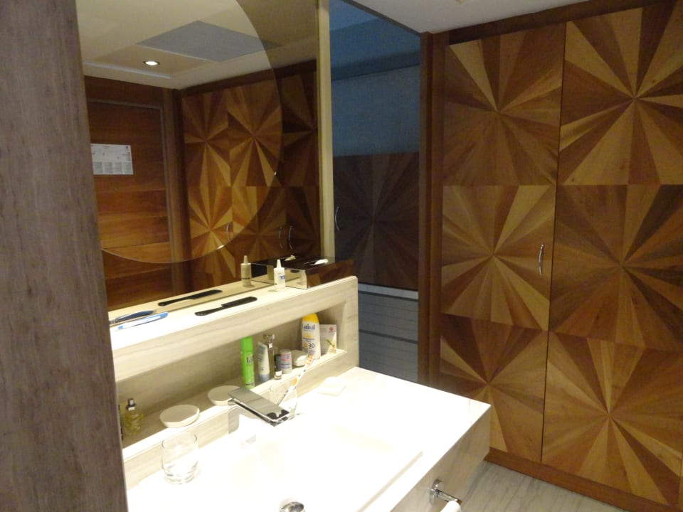 Zimmer Acanthus Cennet Barut Collection