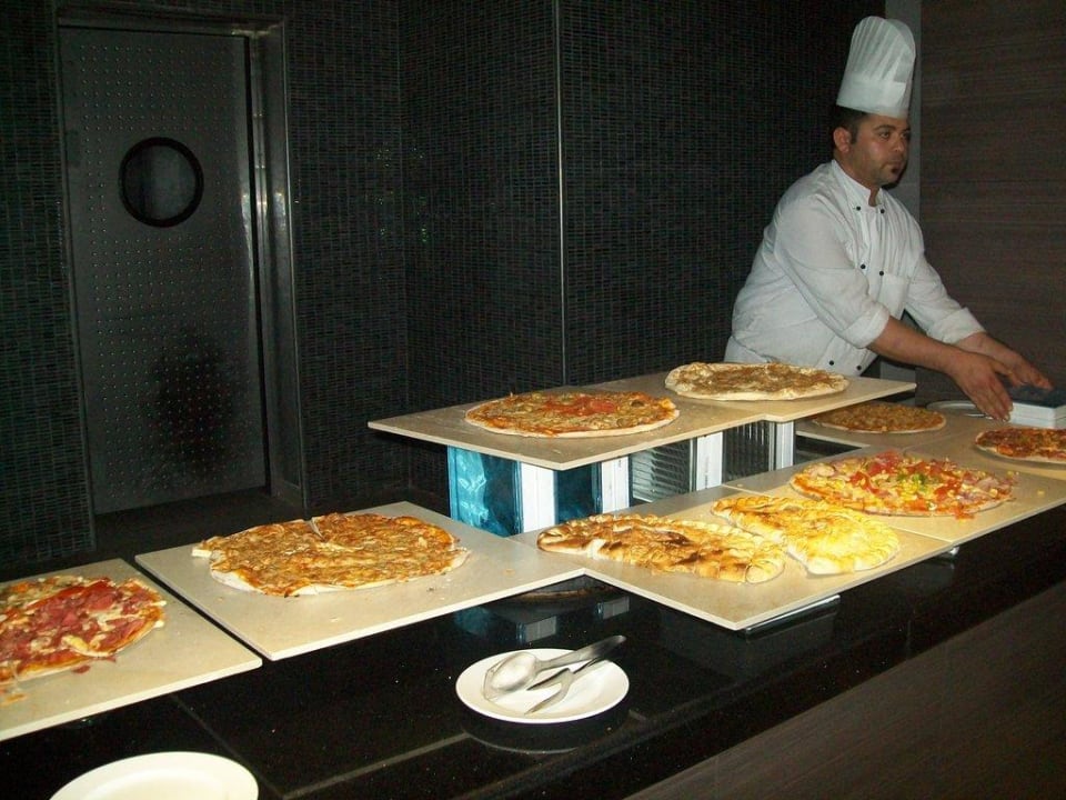Pizza Hotel Rosa Beach