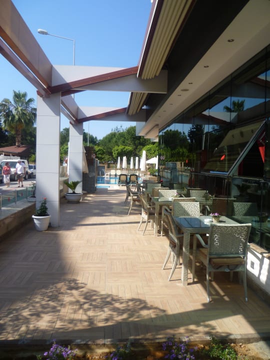 Neben dem Eingang  Hatipoglu Beach Hotel