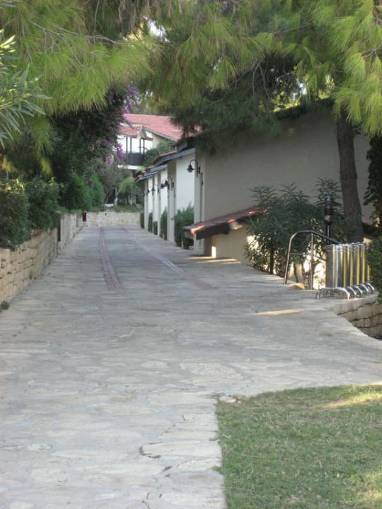 Wege zu den einzelnen "Bungalows" Melas Holiday Village