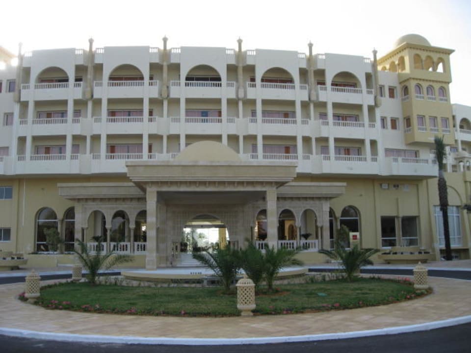 Hoteleingang Steigenberger Marhaba Thalasso Hammamet