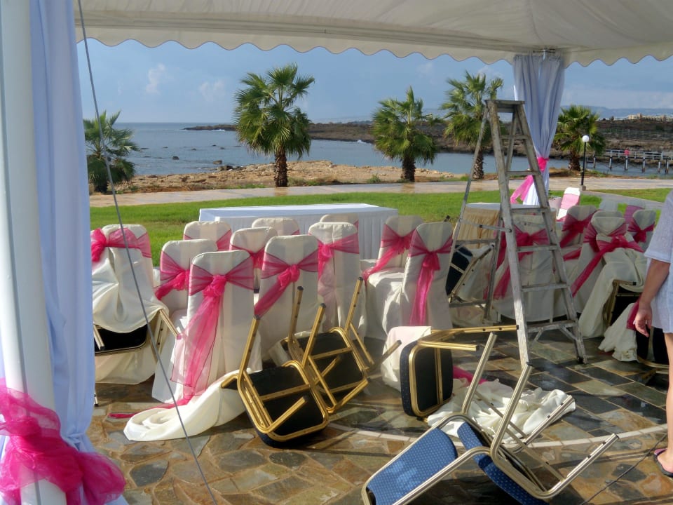 Verwüsteter Pavillon nach dem Gewittersturm Kefalos Beach Holiday Village