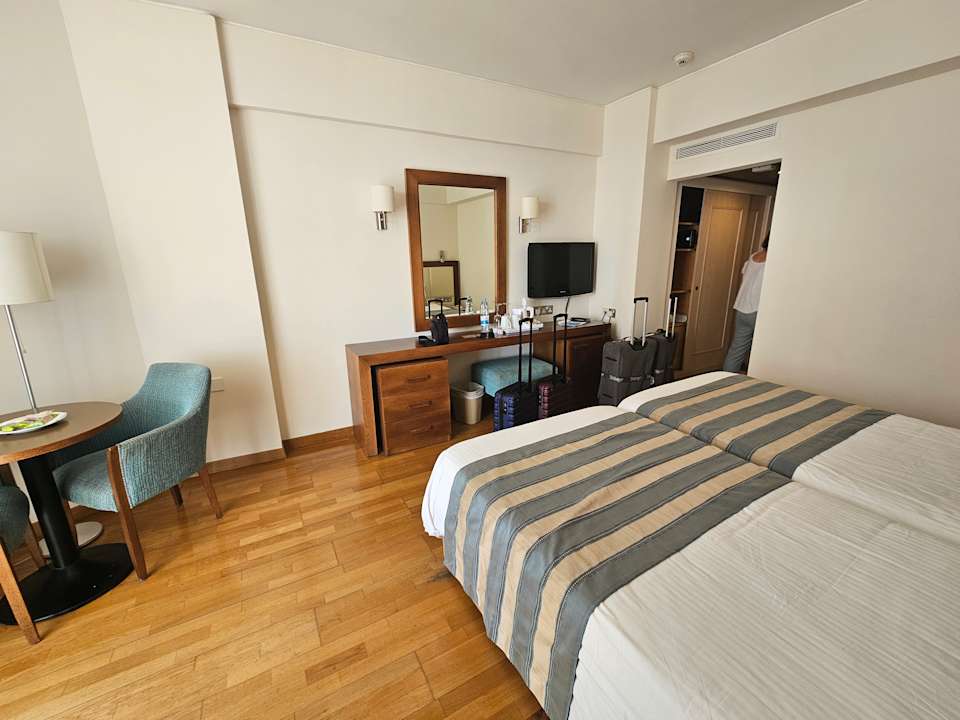 Zimmer The Golden Bay Beach Hotel