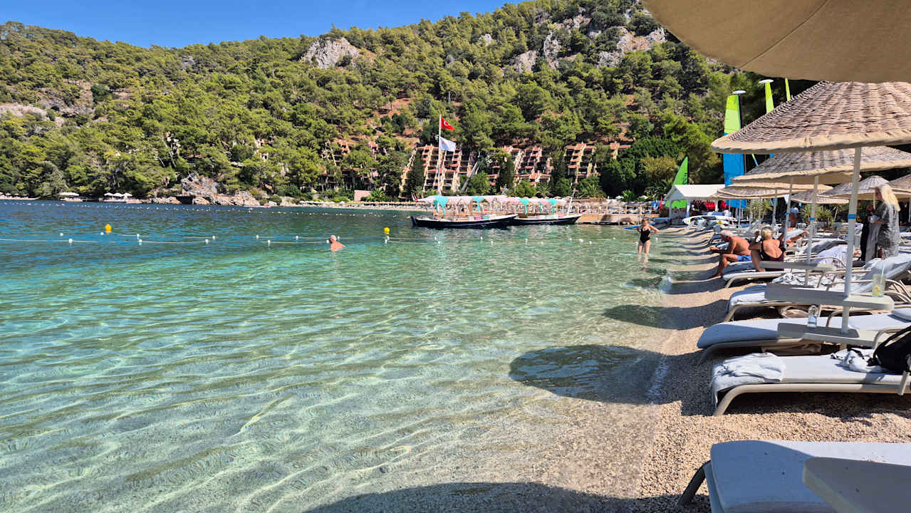 Strand Hillside Beach Club