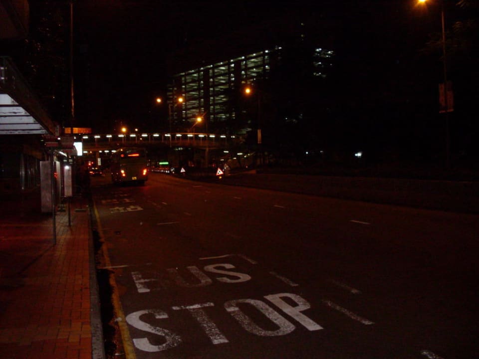 Die Straße vor dem Hotel Silka Far East Hotel