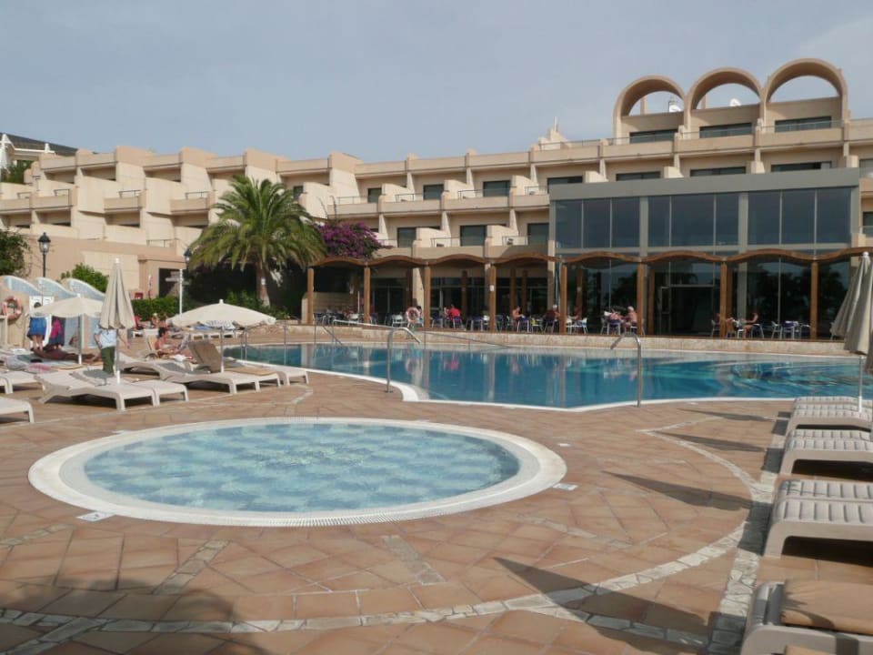 Widok od strony basenu SBH Hotel Taro Beach