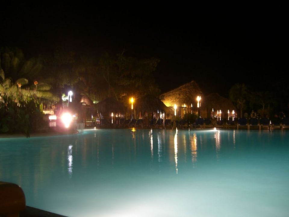 Pool beleuchtet bei Nacht Marien Puerto Plata