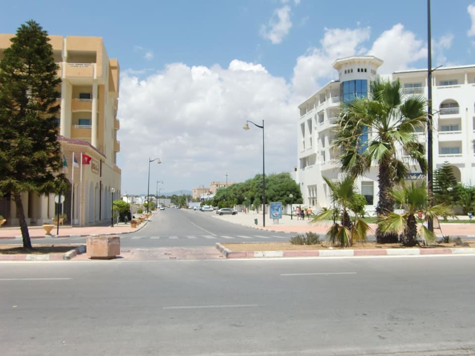 Strasse zum Hotel Diar Lemdina Hotel