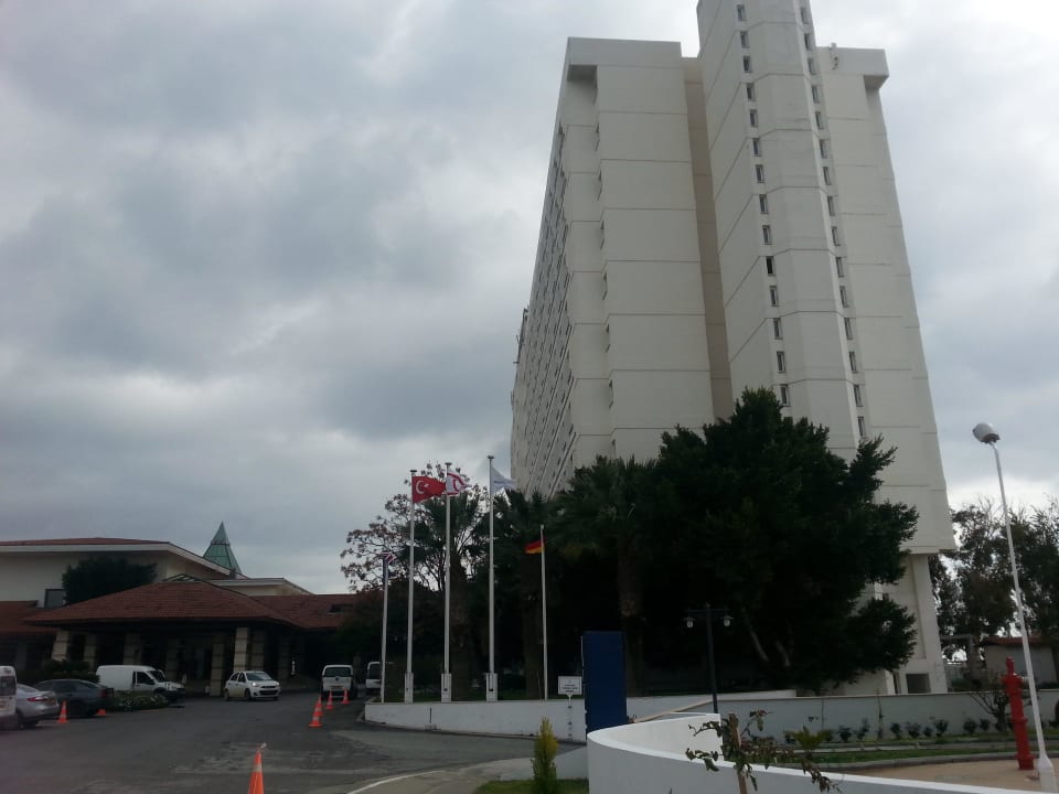 Hotelanfahrt Salamis Bay Conti Resort Hotel & Casino