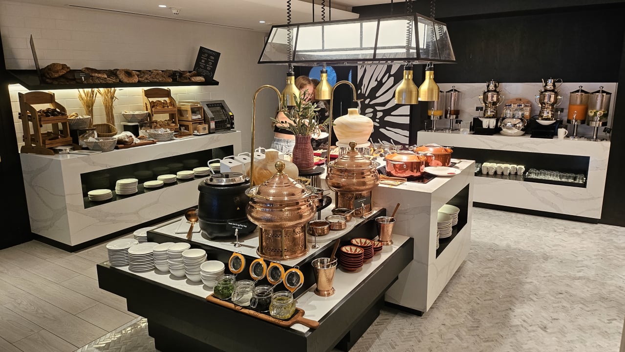 Gastro Rose Rayhaan by Rotana