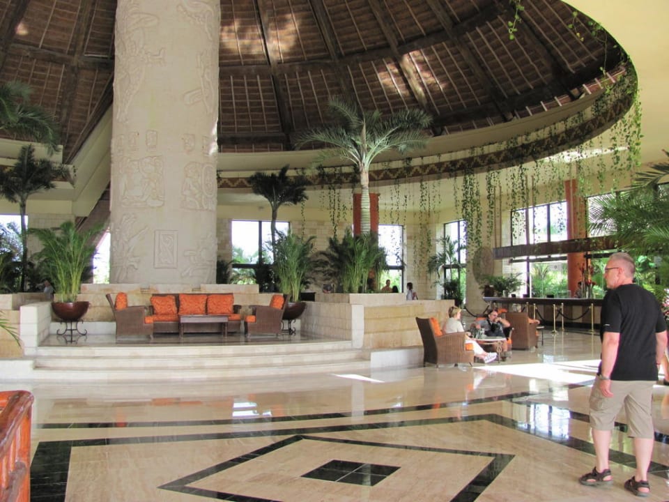 Eine Hälte der Lobby Bahia Principe Grand Tulum