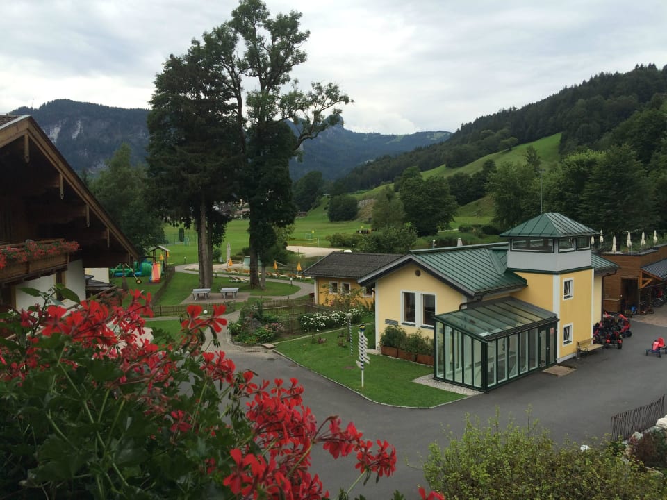 Hotel Richtung Badesee POST Family Resort