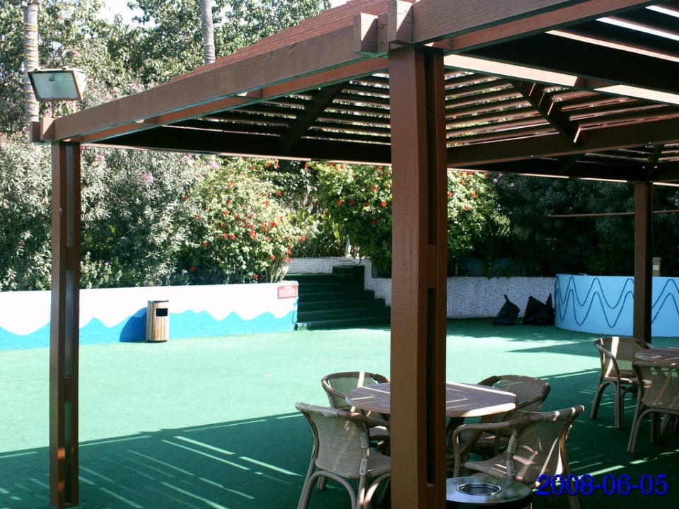 Der Poolbereich BM Beach Hotel