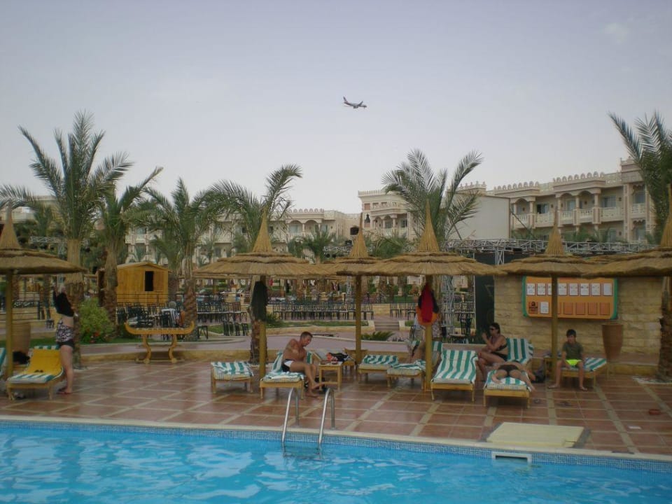 So nah sind die Flieger! Pickalbatros Palace Resort