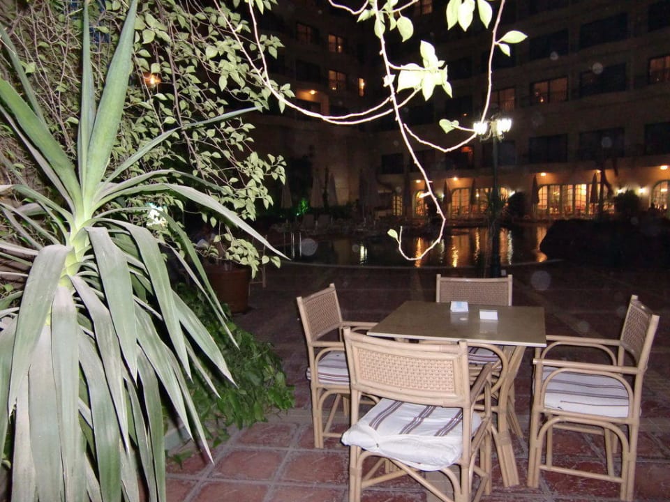 Innenhof bei Nacht Hotel Zoser Partner