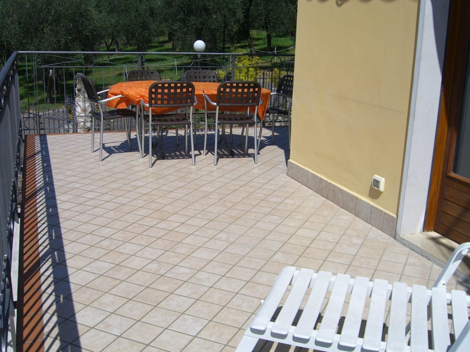 Unsere große Terrasse von Wohnung Nr. 5 Hotel Due Leoni Residence