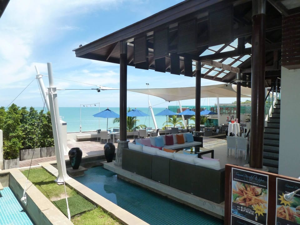 Hotelanlage mit viel Glas Samui Resotel Beach Resort