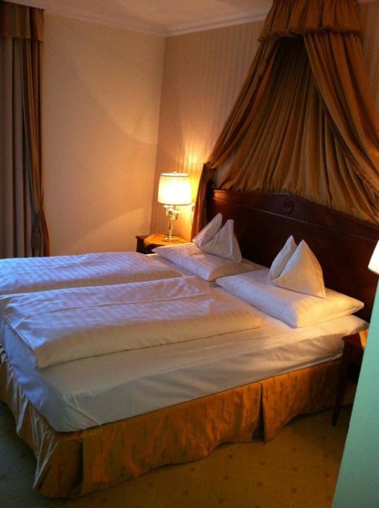 Doppelbett im Schlafzimmer Nr. 2 Wohlfühlresort Peternhof